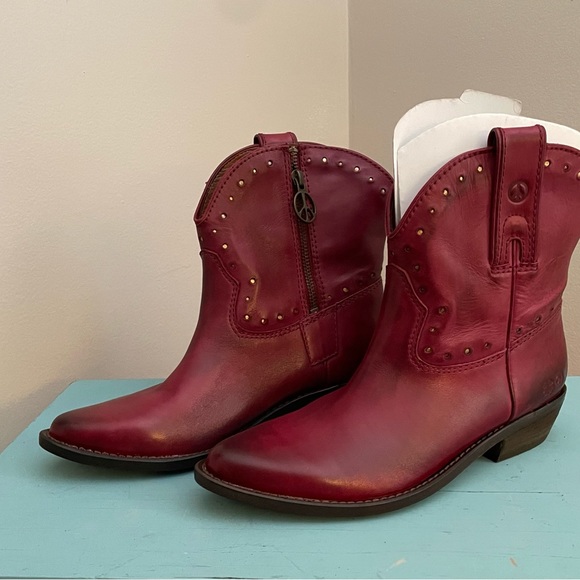 COPY - 🛍️2XHP🛍️ NIB LUCKY BRAND Red Western Boots - Picture 2 of 11